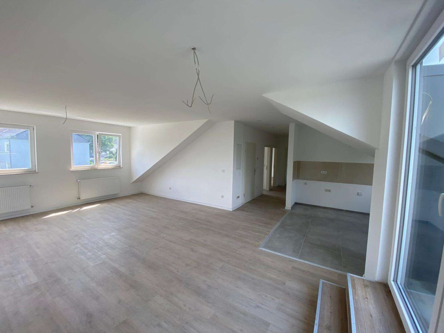 Wohn-/Esszimmer Küche