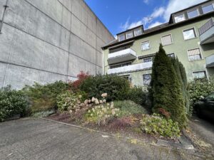 Garagenhof Blickrichtung Terrasse