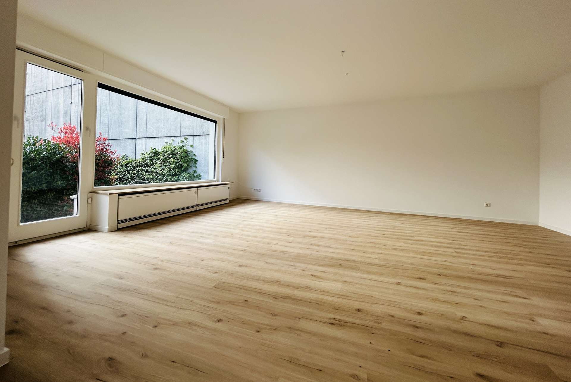 Wohnzimmer Blickrichtung Terrasse