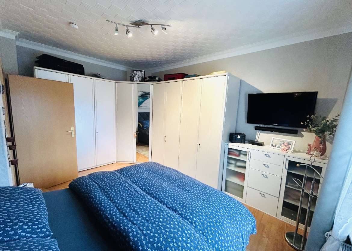 Schlafzimmer 1