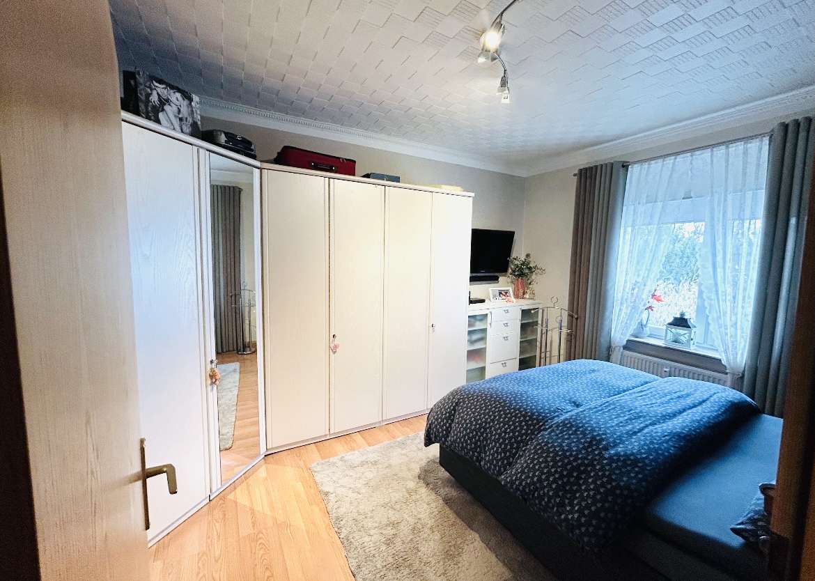 Schlafzimmer 1