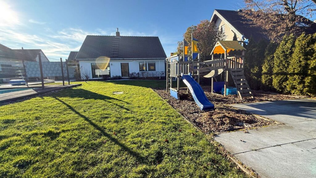 Traum Grundstück trifft modernen Wohnkomfort – 6 Zimmer, Pool, Sauna & Dampfsauna