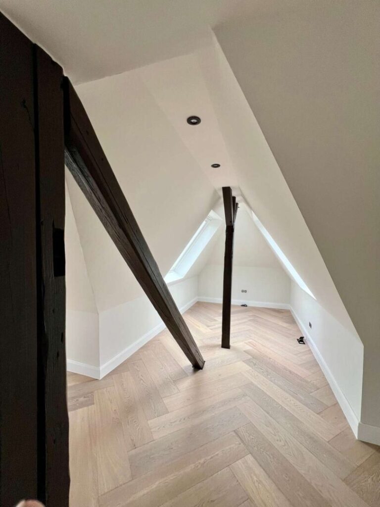 Maisonette mit Penthouse-Charakter im stilvollen Jugendstilhaus / Kamin / Panoramafenster / Balkon