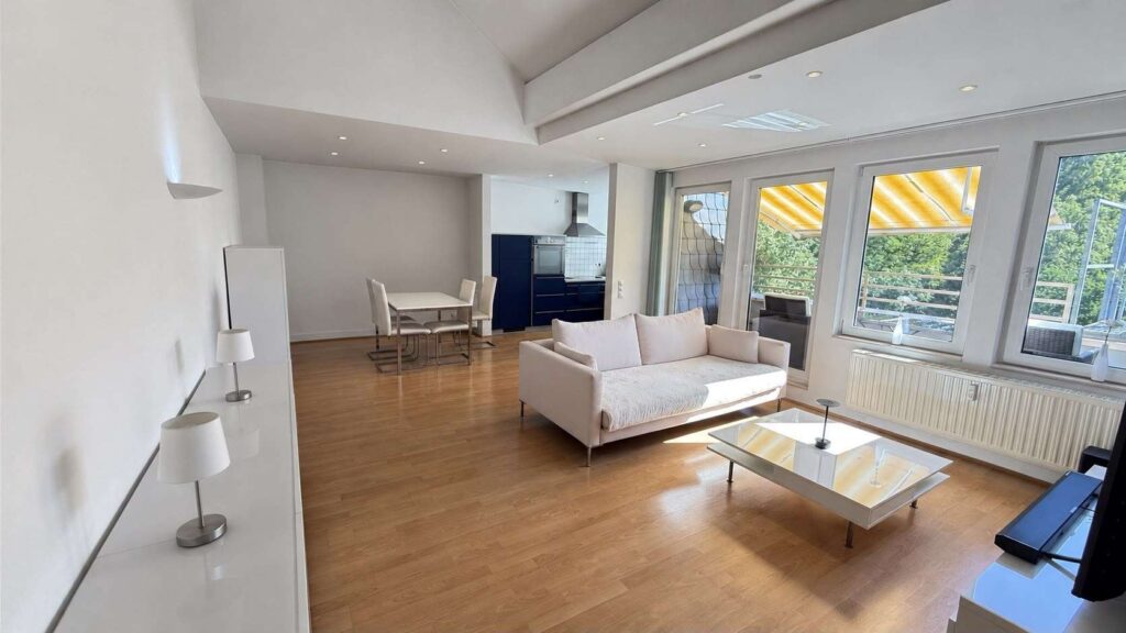 2 Zimmer-Dachgeschosswohnung mit Balkon & Tiefgaragenstellplatz