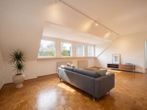 2,5-Zimmer-Dachgeschosswohnung in Essen